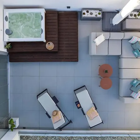 New # Luxury Penthouse By Alzira Apartament